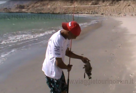 CAtturedi Pesca In Oman del Sud Shuwaymiyah_